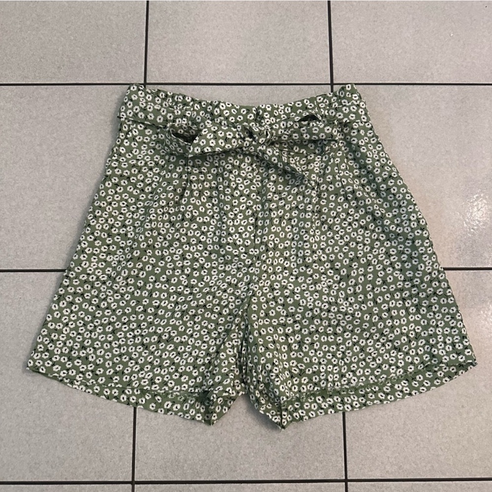 H&M - floral shorts